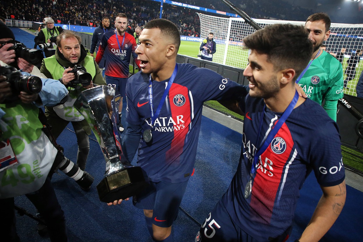 Kylian Mbappe, gest cu care a scandalizat toată Franța! Ce i-a făcut angajatului lui PSG care a avut „tupeul” să țină trofeul Supercupei fără să primească acordul starului francez