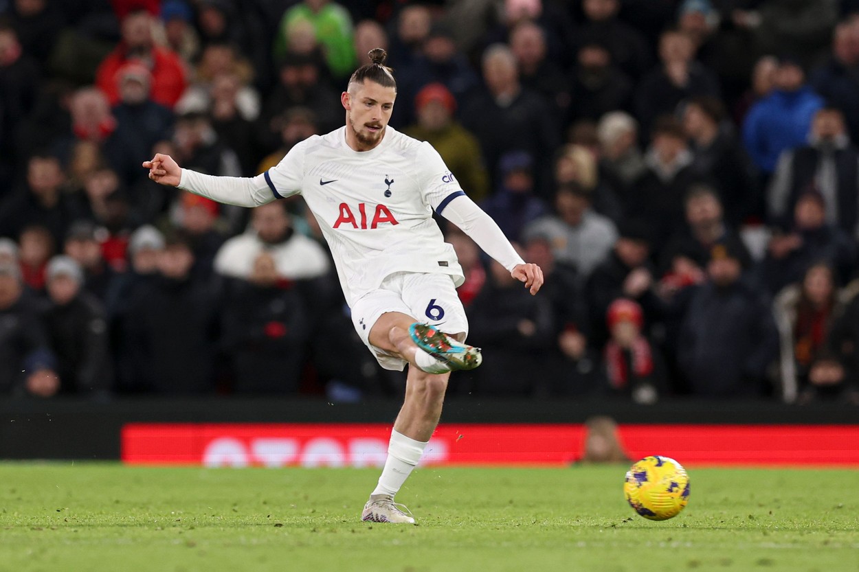Radu Drăgușin, prima reacție după meciul său de debut la Tottenham. Ce a simțit românul când a fost introdus pe teren în derby-ul cu Manchester United de pe Old Trafford