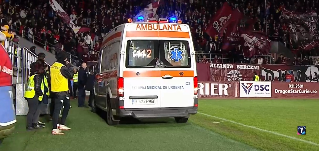 Meciul Rapid – UTA, întrerupt de arbitru în minutul 26! Ambulanța a intrat de urgență pe teren pentru un suporter din peluză