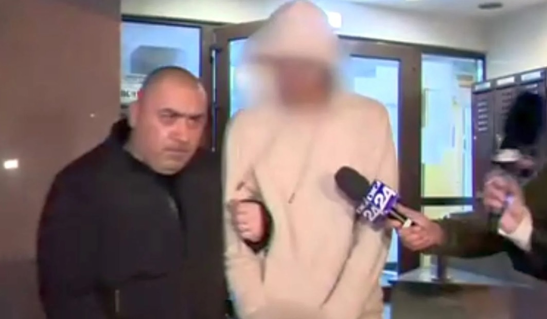 Antrenorul de înot de la Dinamo a recunoscut violul, după ce a fost prins cu imagini de pe camerele de supraveghere din momentul agresiunii! Ce au descoperit procurorii în timpul anchetei