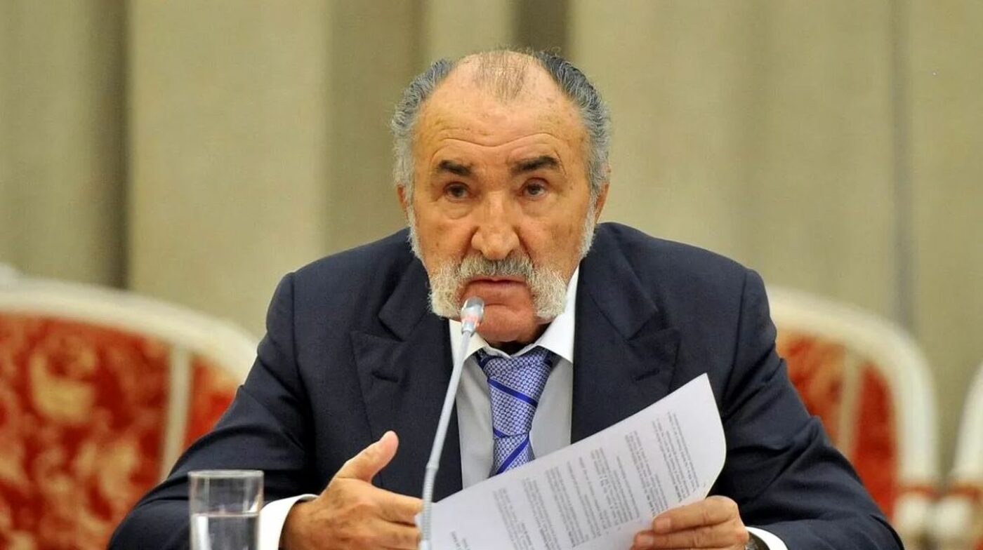 Ce scrie în pașaportul lui Ion Țiriac. Magnatul miliardar recunoaște că numele său real este altul: „Tata m-a trecut așa. Am încercat să îl schimb”