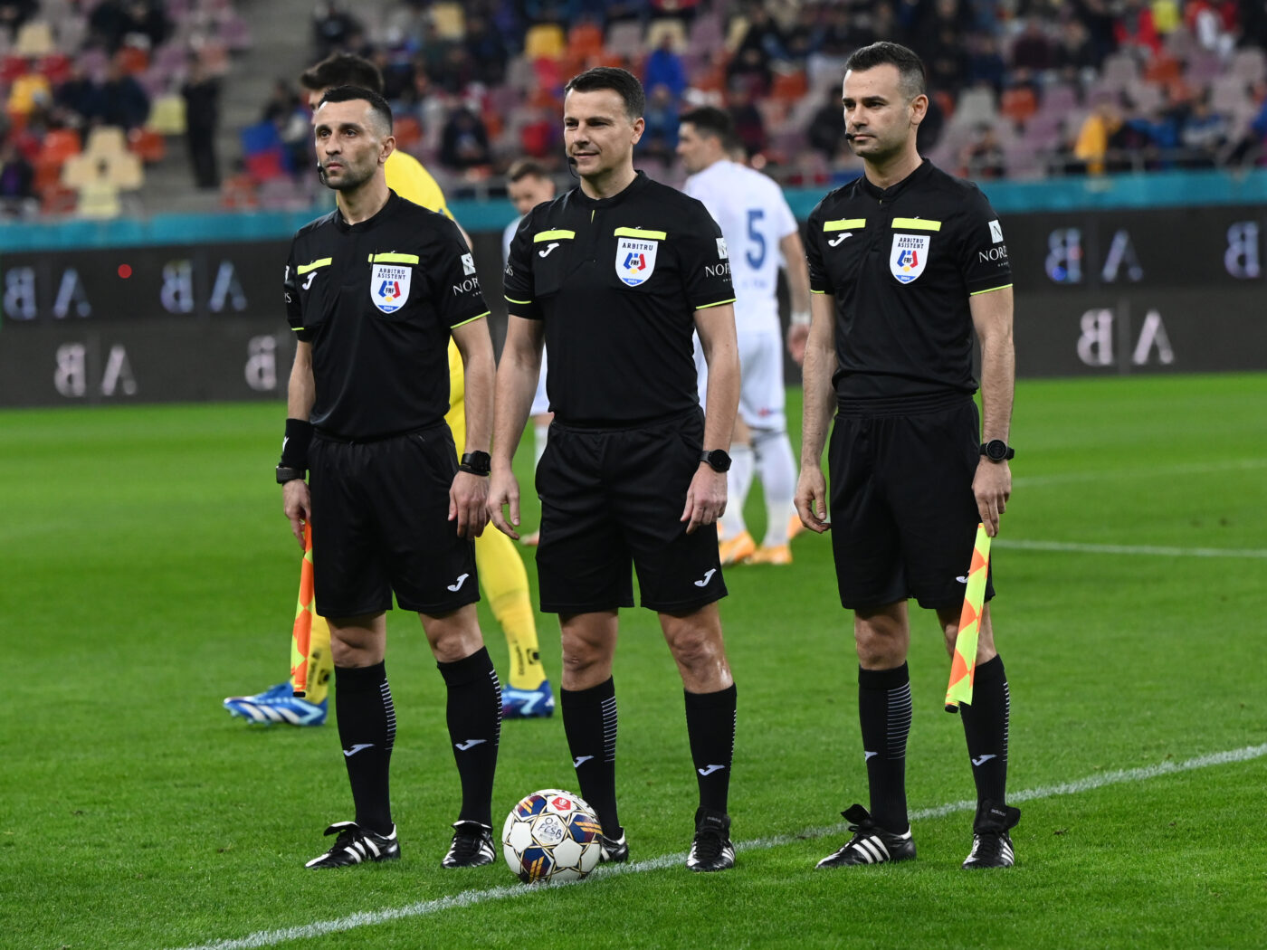 Coincidența incredibilă legată de Cătălin Buși, arbitrul de la FCSB – FC Botoșani! Mai condusese un meci al echipei lui Gigi Becali acum 14 ani și îl distrusese și pe acela cu deciziile lui
