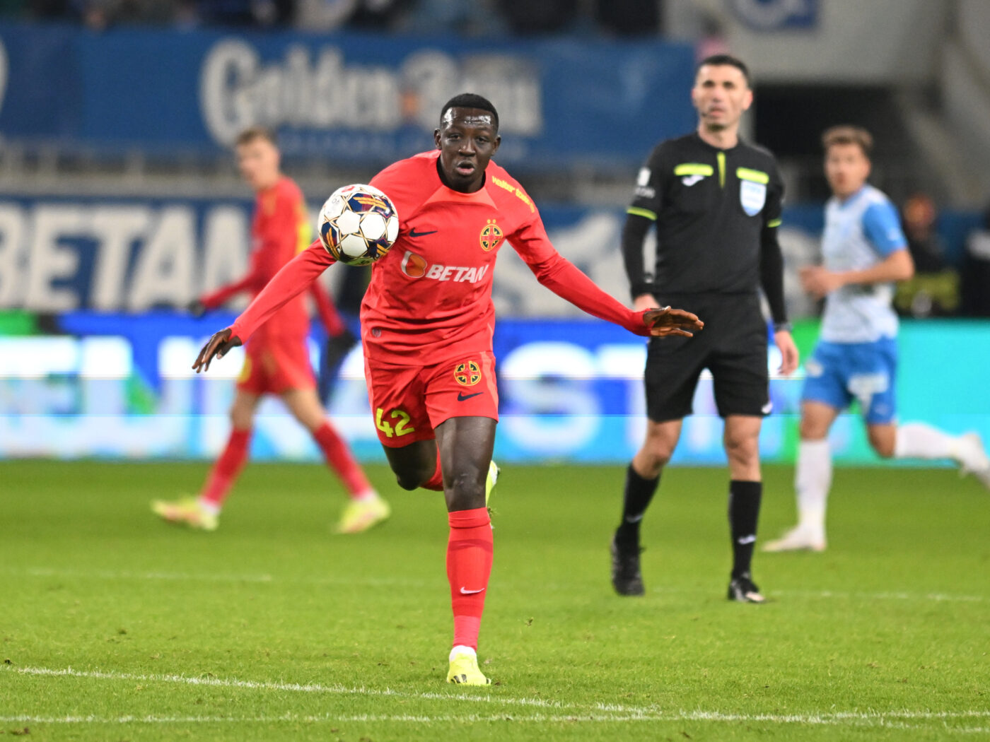 Cum a fost crescut Baba Alhassan, fotbalistul transferat de Gigi Becali la FCSB, de fostul rapidist! Pentru ce îl plătea din buzunarul lui: „Ajungea înaintea mea la mașină”