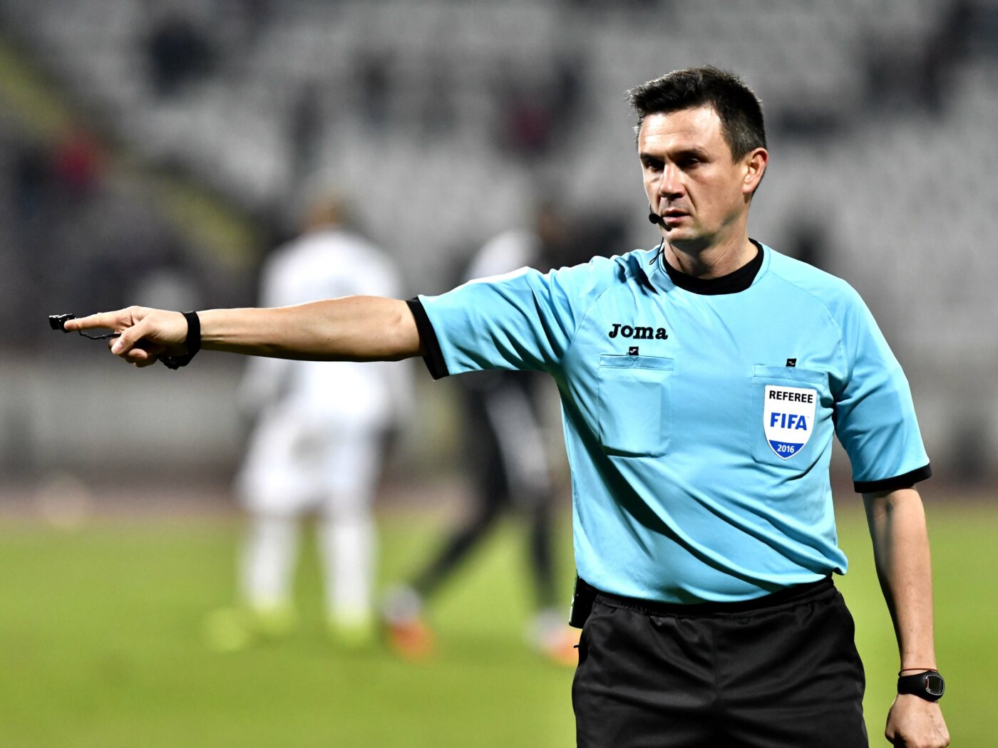 Cristi Balaj, fostul arbitru FIFA, lămurește deciziile de arbitraj de la FCSB – Farul. Unde s-a greșit și care sunt recomandările arbitrilor la duelul Popescu – Dawa. EXCLUSIV