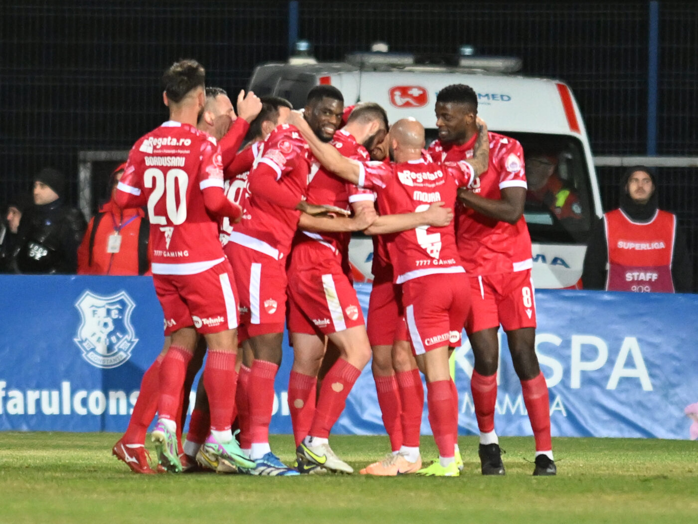 Farul – Dinamo 0-2,  în etapa 25 din Superliga. Dinamoviștii înregistrează prima victorie din acest an