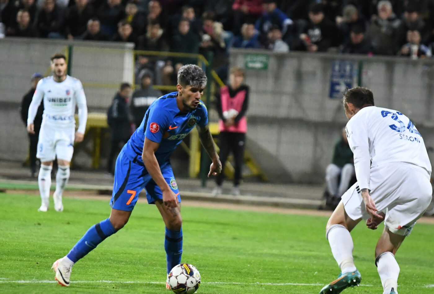 FCSB – FC Botoșani, Live Video Online, de la ora 20:00, în etapa 27 din Superliga. Roș-albaștrii se pot distanța la 10 puncte de Rapid și CFR Cluj! Echipele de start