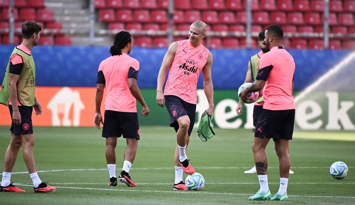 FC Barcelona negociază transferul colosal al lui Erling Haaland! Deco s-a întâlnit deja cu impresarii norvegianului