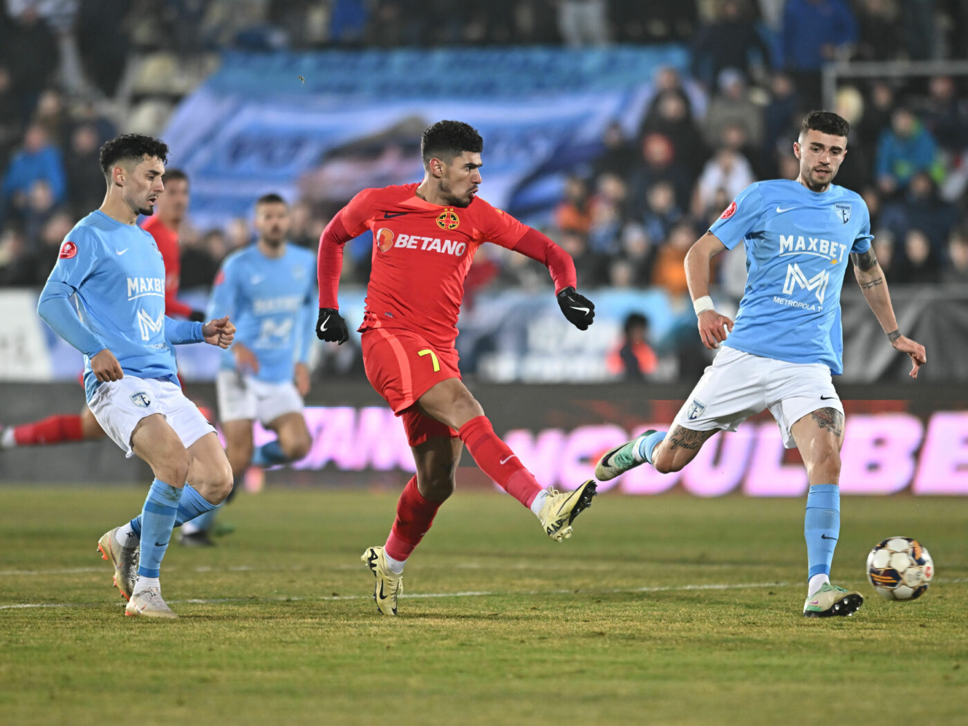 Florinel Coman a dat două goluri în FCSB – FC Voluntari și a scos un tricou pe care l-a arătat să-l vadă toată România! Ce gest frumos din partea lui „Mbappe” au surprins camerele TV. FOTO