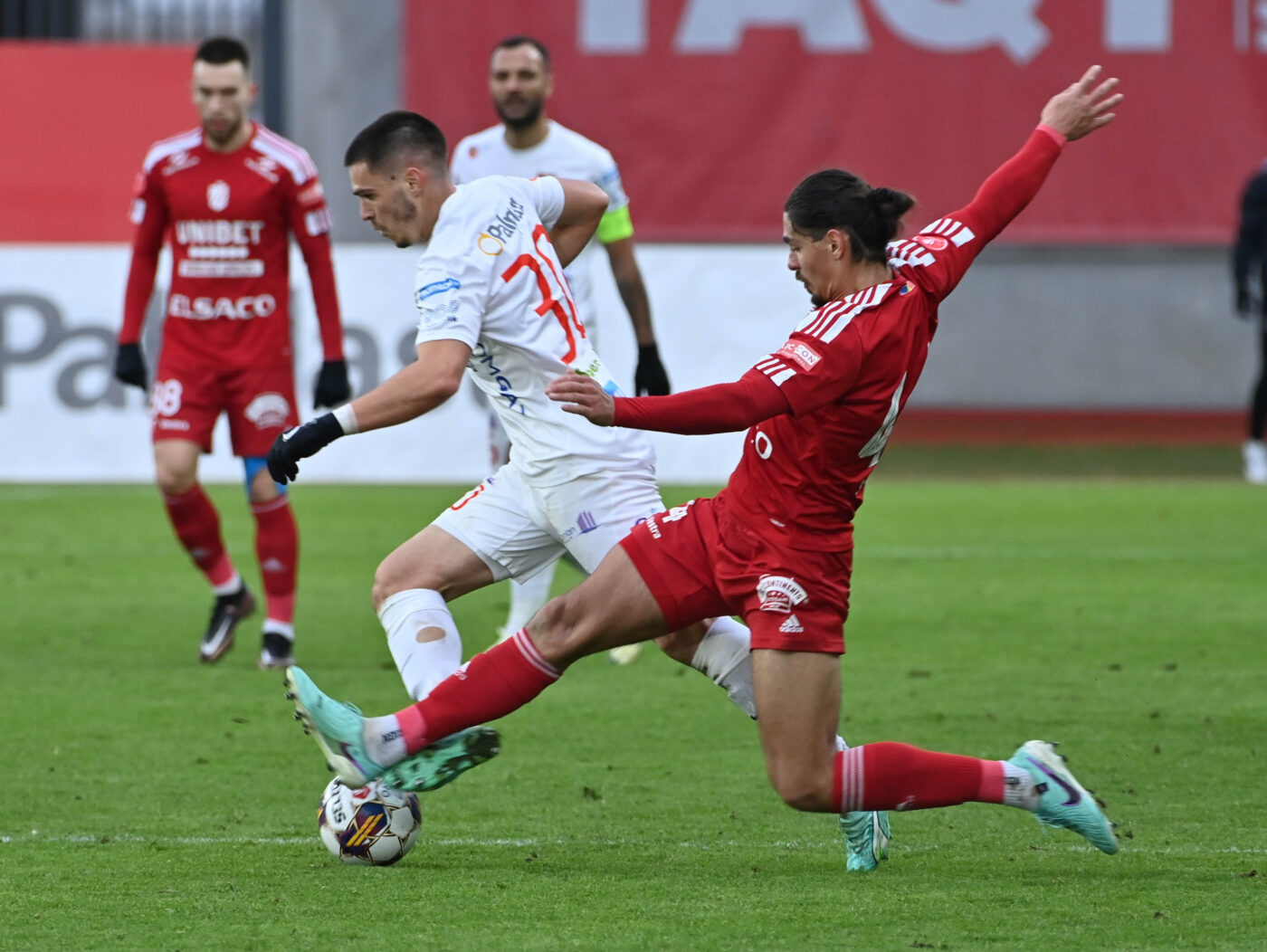 Fotbalistul dorit de Universitatea Craiova, variantă pentru FCSB! „E foarte puternic băiatul”