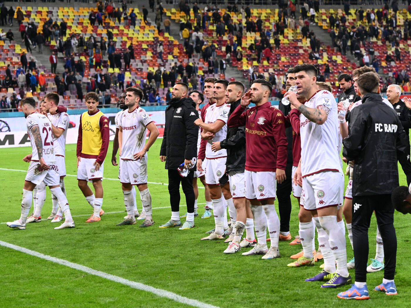 Lovitură grea pentru Rapid. Fotbalistul Rapidului a fost operat de urgență în Anglia și va lipsi o perioadă importantă