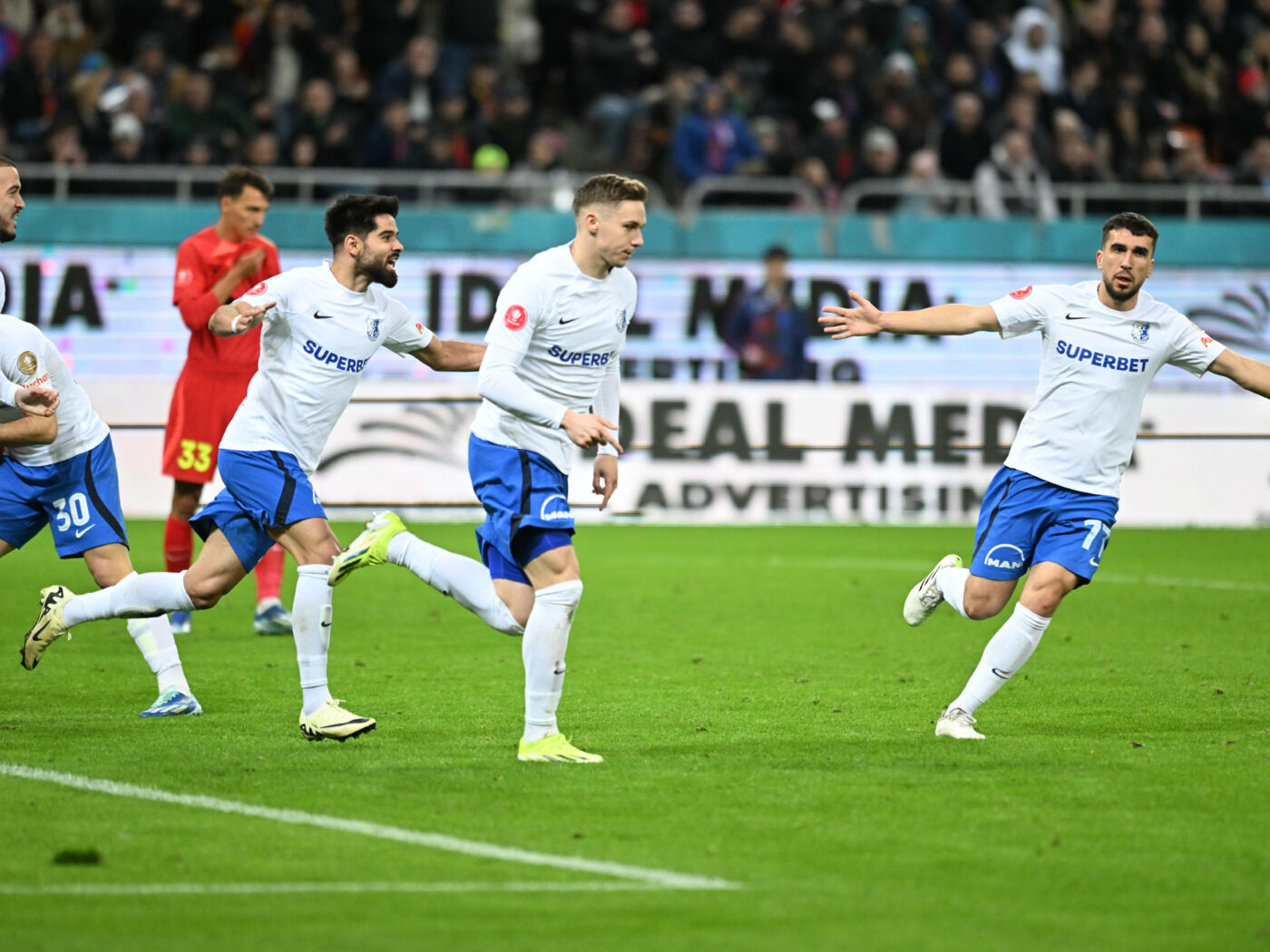 Marius Avram dă verdictul specialistului la cele două faze de arbitraj care au decis scorul meciului FCSB – Farul! Ce decizii erau cele corecte la faza golului anulat Farului şi la penalty-ul împotriva FCSB: „Asta trebuia să hotărască VAR”. EXCLUSIV