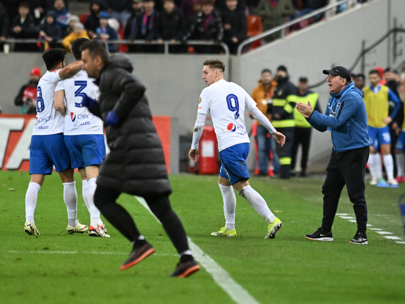 Marius Lăcătuş, verdict legat de cea mai controversată fază a meciului FCSB – Farul 1-1! „Fiara” îşi pune iar toți fanii echipei lui Gigi Becali în cap: „Asta e decizia”
