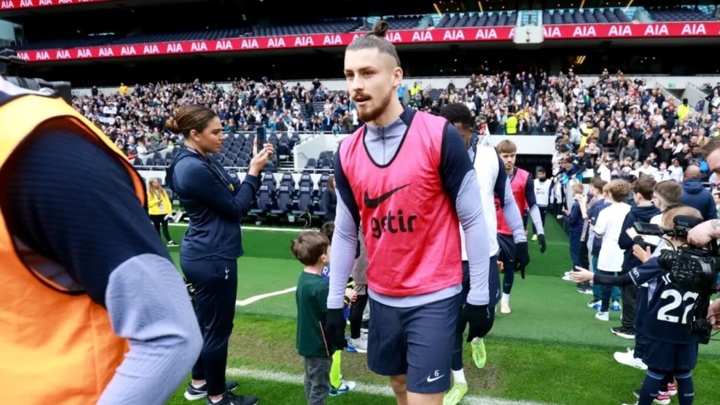 Momentul în care Radu Drăgușin își poate schimba definitiv cariera la Tottenham. Șansa neașteptată care i-a apărut românului