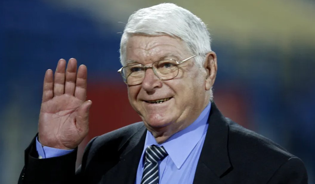Povestea recordului stabilit de Sebastian Colțescu în arbitrajul românesc are mai multe episoade! Celebrului Nicolae Rainea nu i-a plăcut să fie depășit în clasamentul all time: „Nea Nicule, nu mai am de unde”. SPECIAL