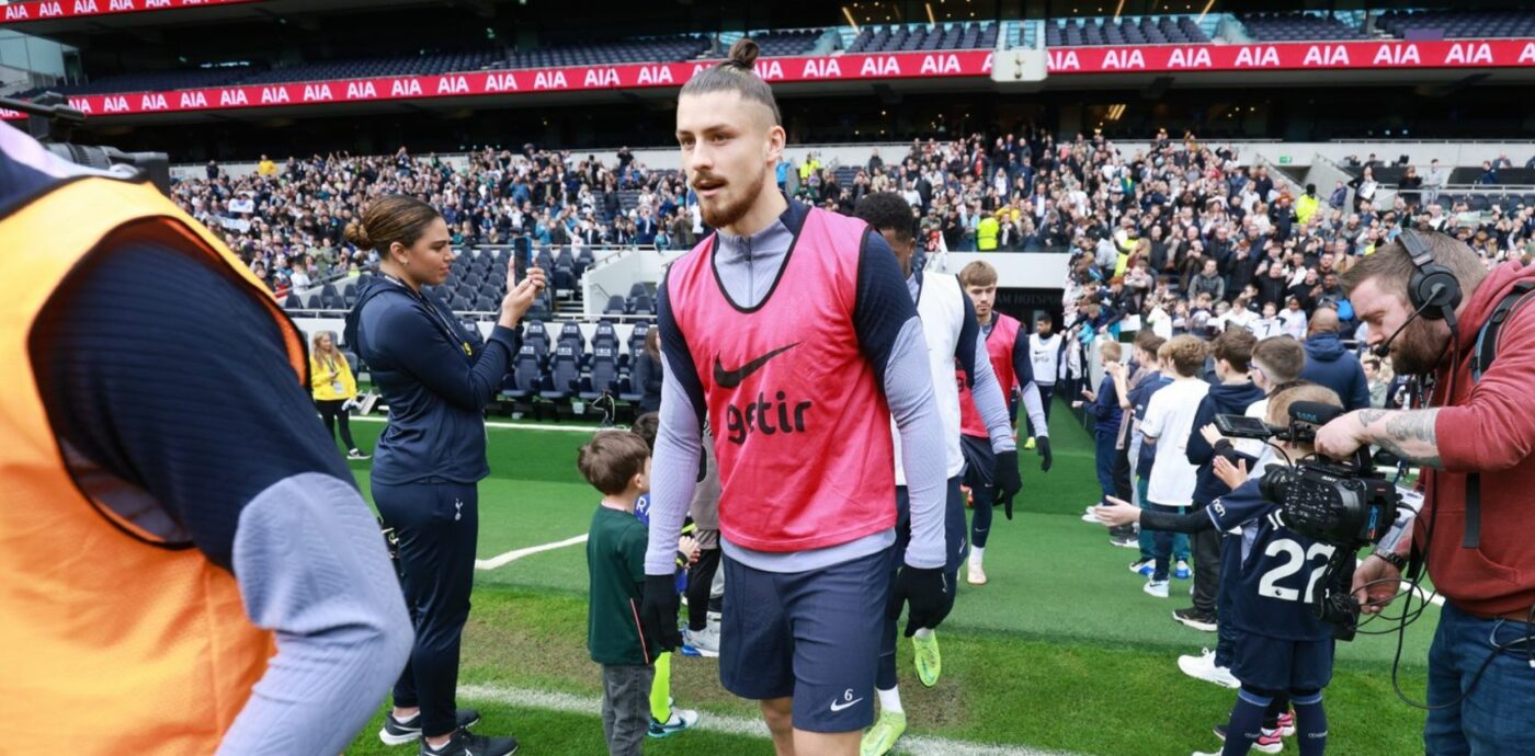 A venit vestea despre Radu Drăgușin și situația lui la Tottenham. Impresarul Florin Manea știe când va juca românul