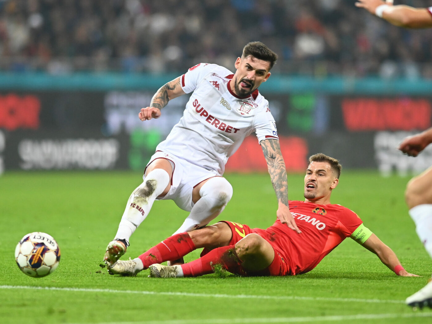 Răsturnare incredibilă de situație în cazul scandalului petrecăreților de la Rapid! Impresarul lui Alexandru Albu detonează bomba și anunță că fotbalistul nu a fost dat afară din lot: „Nimeni nu ne-a întrebat nimic!”
