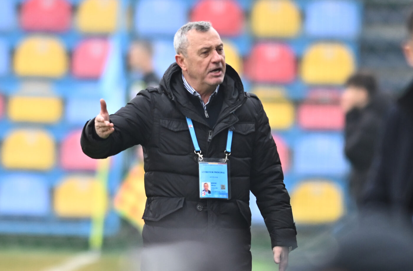 Reacția lui Mircea Rednic după ce jucătorul lui de la UTA l-a înjurat la meciul cu FC Voluntari: „Dacă mi-a zis ceva de mamă sau de tată în limba lui, asta nu mai știu”. Din ce cauză a izbucnit conflictul