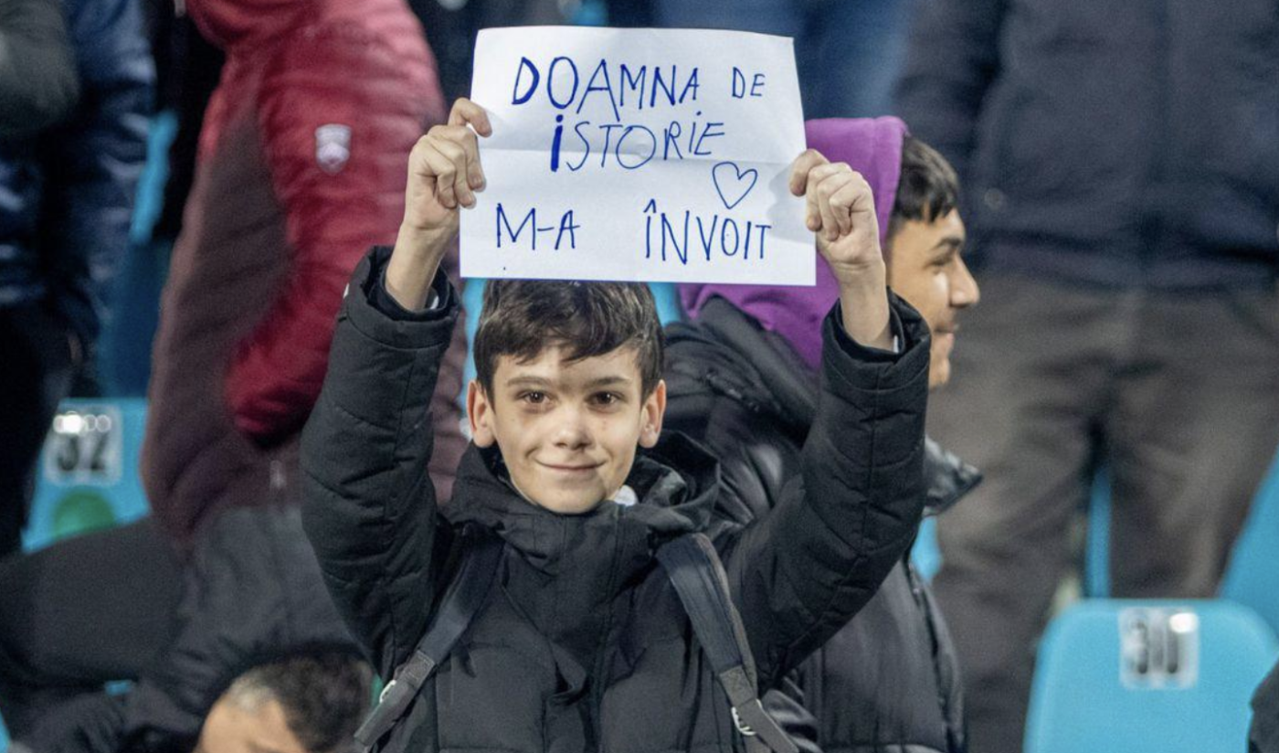 Cum arată profesoara de istorie din Galați care a devenit virală, după ce l-a învoit pe un puști pentru a merge la meciul Oțelului!
