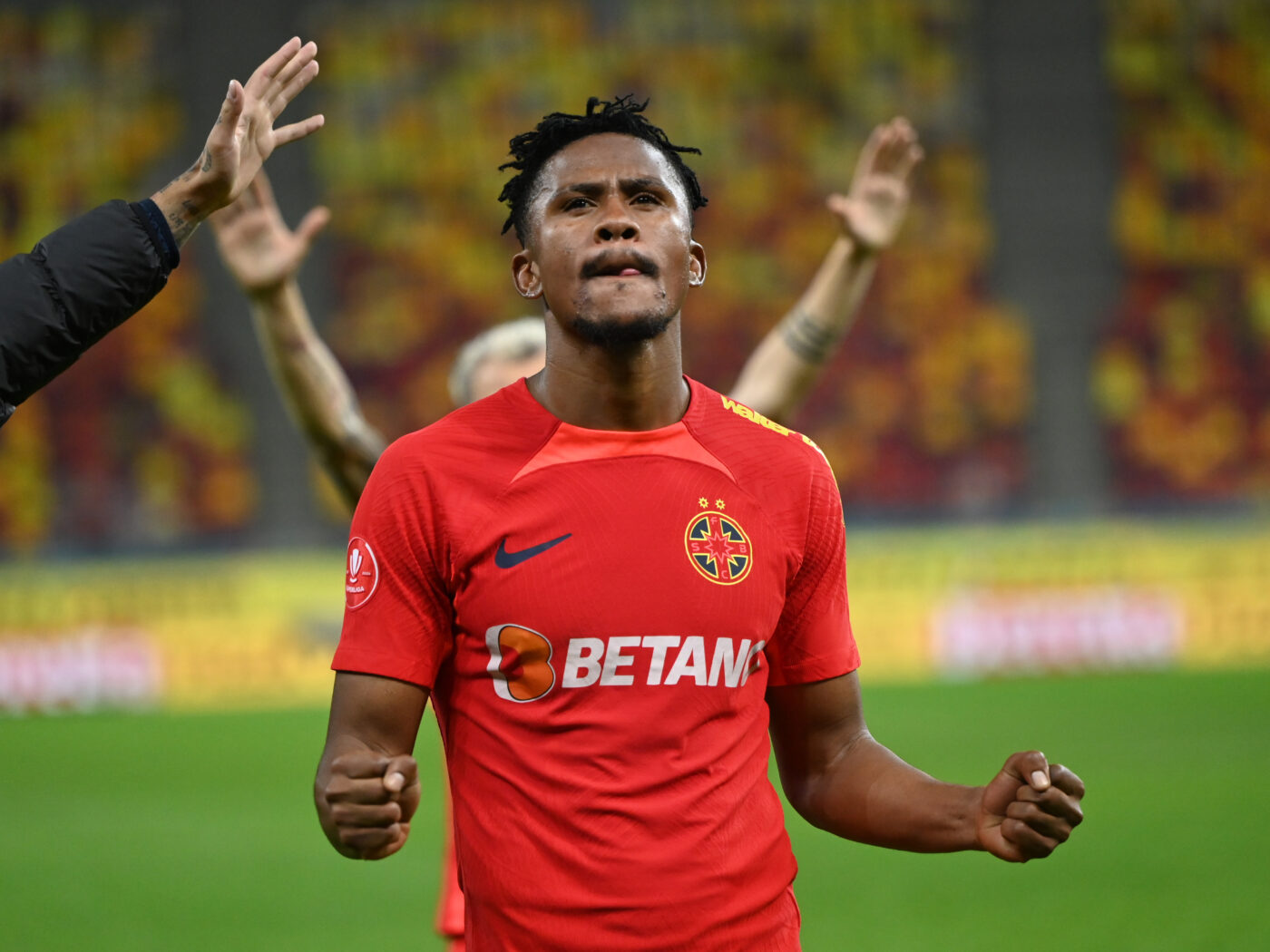 Siyabonga Ngezana e ridicat în slăvi în Africa de Sud pentru „explozia” sa la FCSB