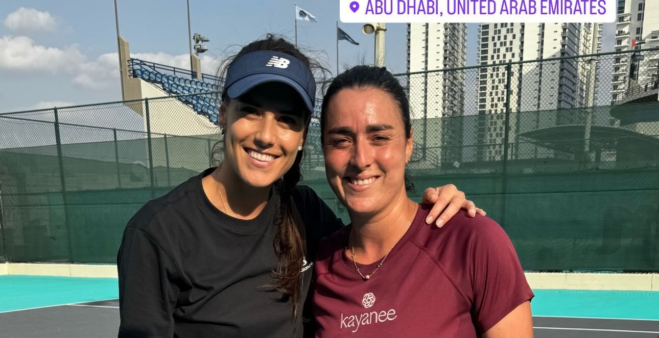 Sorana Cîrstea e de-a casei la turneul de la Abu Dhabi! Cum a fost fotografiată românca alături de cea mai bună jucătoare arabă din istoria tenisului. FOTO