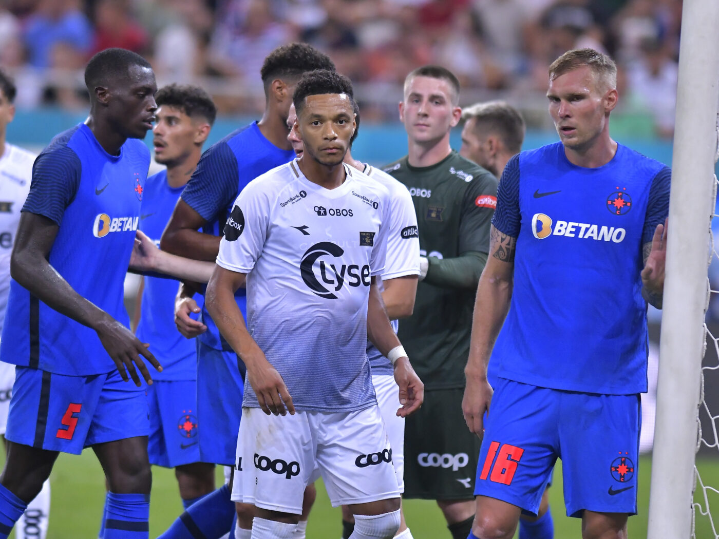 Suedezul care a îngenuncheat-o pe FCSB în Conference League a fost prezentat oficial în Superliga!