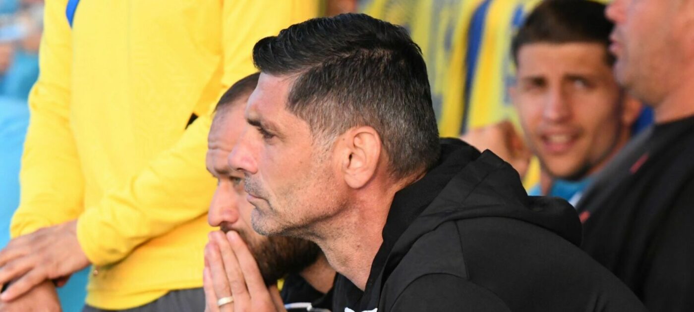 Talismanul lui Florin Pîrvu. Gestul pe care antrenorul Petrolului îl face după fiecare meci. FOTO