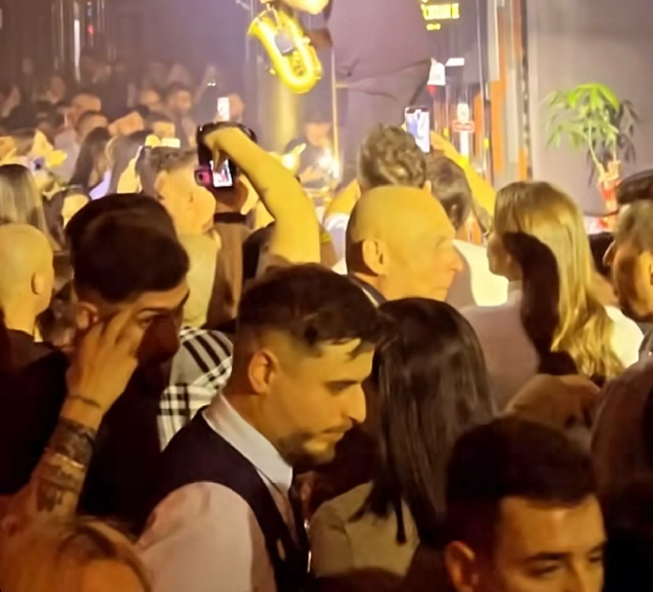 Impresarul lui Alexandru Albu iese la atac, după ce fotbalistul a fost dat afară de Rapid din lot! Ce făceau ceilalți jucători ai lui Bergodi: „Să nu credem că beau lăptic și au tras perdeaua să se facă întuneric”