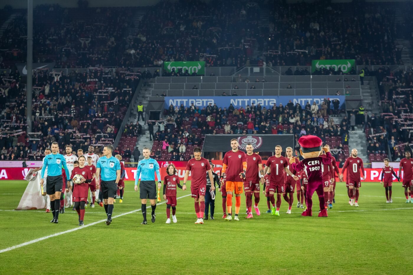 CFR Cluj, tribut emoționant pentru conștientizarea cancerului pulmonar! Cristi Balaj: „Ne-am unit forțele cu FABC pentru a aduce în prim-plan importanța conștientizării și prevenirii unei probleme reale, a cancerului pulmonar, care cauzează decesul a 11.000 de români în fiecare an”
