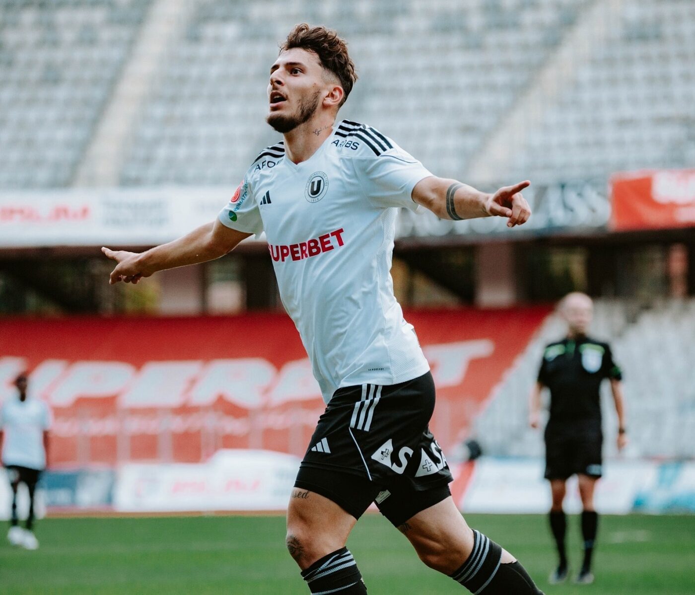 Ianis Stoica l-a dezamăgit total pe Ioan Ovidiu Sabău: „Avea un salariu mai mare decât la FCSB. U Cluj i-a dat totul!” Dezvăluirile antrenorului: „A jucat chiar și când nu trebuia!”