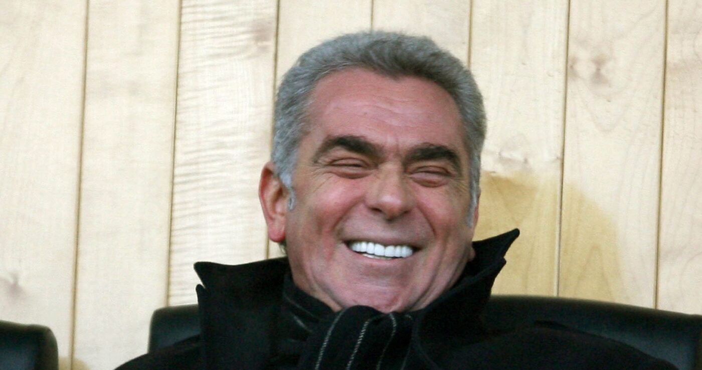 Unul dintre cei mai bogați patroni din fotbalul românesc, bănuit de o aventură cu iubita celebră a cântărețului Adrian Enache! Iuliana Marciuc are curajul să vorbească despre relația secretă cu milionarul Ioan Neculaie, după ani de zile