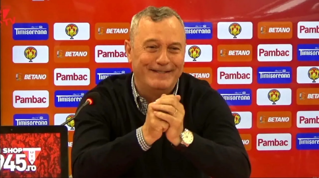 Fabulos! Mircea Rednic i-a cântat fotbalistului care a spus că vrea să învețe imnul Rapidului: „De la Dunăre la Sena…” + VIDEO