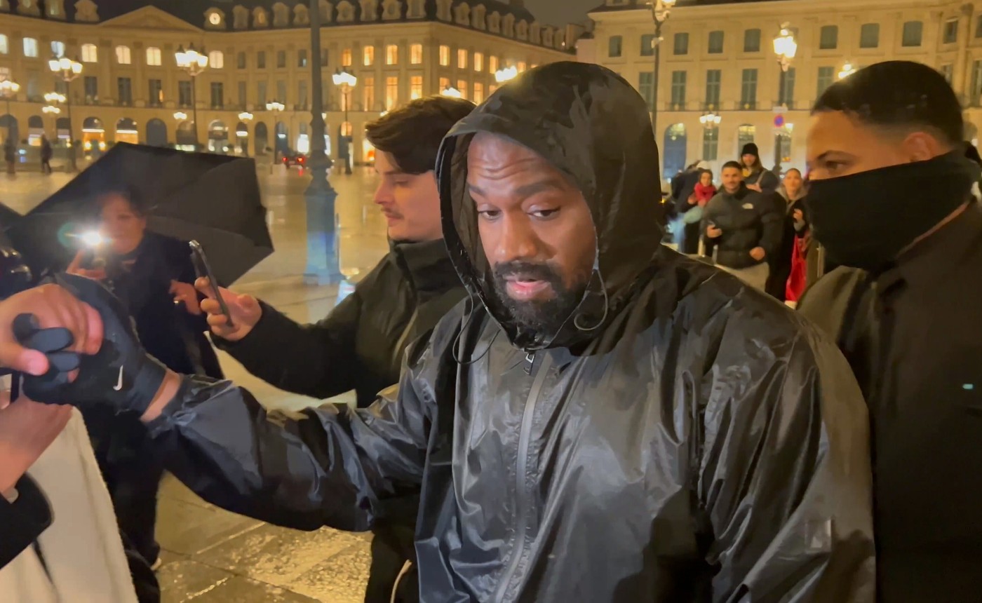 Kanye West e în război cu Adidas! A pierdut 1,5 miliarde de dolari din contractul cu gigantul sportiv, se judecă pentru 250.000.000 de dolari și face acuzații grave: „Au lansat Yeezys falși!”