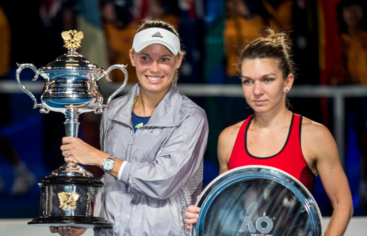 Anticipează un scandal între Simona Halep și Caroline Wozniacki în vestiarul fetelor, la turnee, după declarațiile acestora! „Ca și cum ai tăia aerul cu un cuțit”