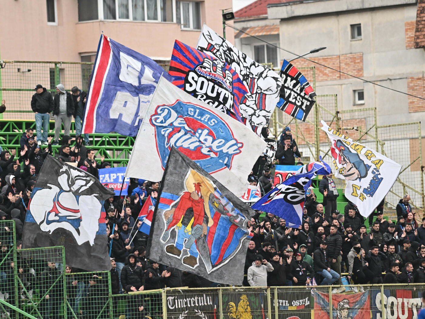 Fanii Stelei, reacție după ratarea calificării în play-off. Susțin necondiționat echipa, dar atacă iar conducerea: ”Cum a ajuns un club imens să fie gestionat distructiv, fără pasiune din partea managerilor?”