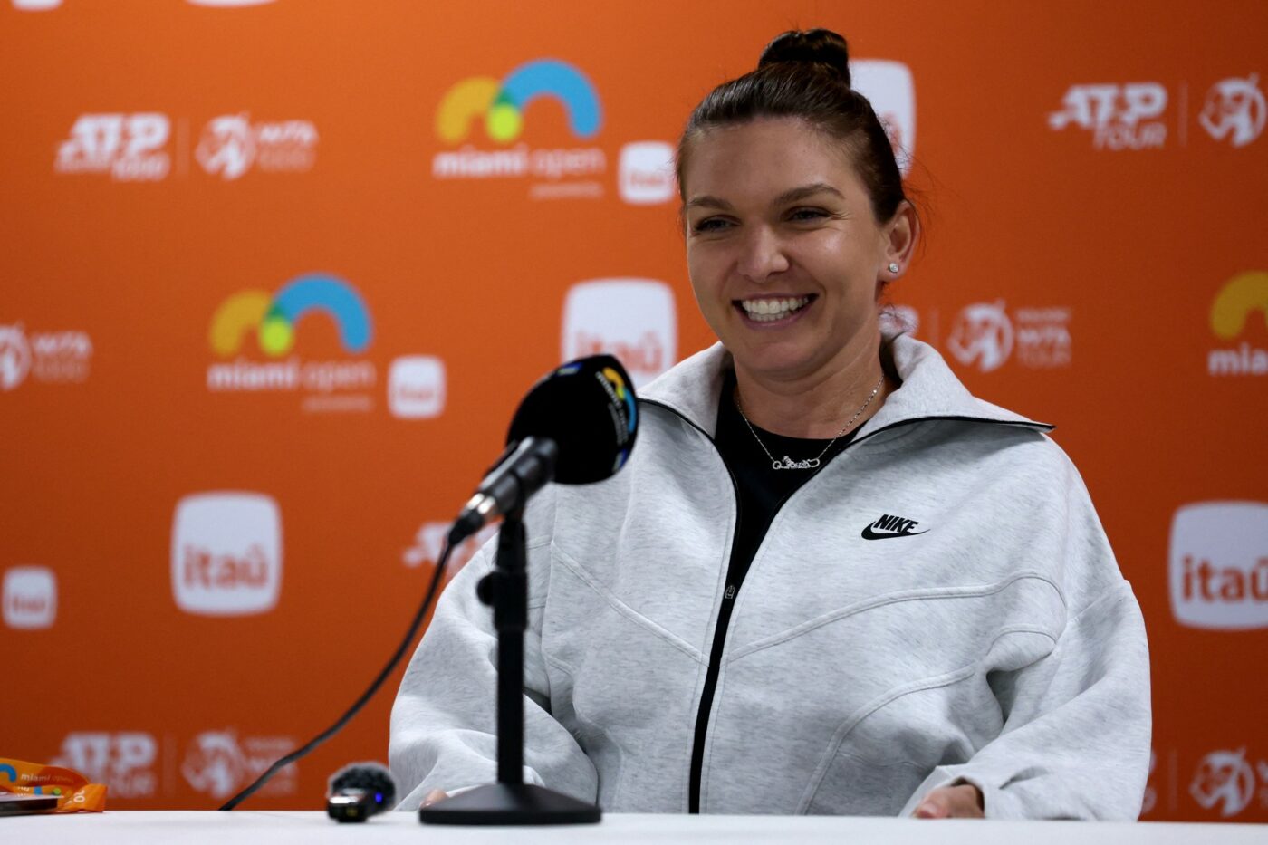 Cât de puternică este relația dintre Simona Halep și Darren Cahill. Jucătoarea a vorbit pentru prima dată despre legătura lor din afara terenului: „Mă bucur să am așa un om alături de mine!”