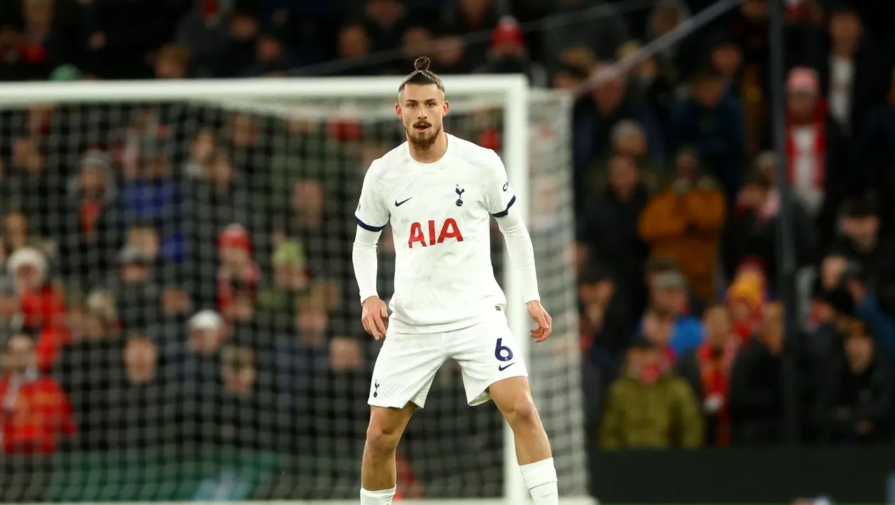 Ce au simțit colegii lui Radu Drăguşin de la Tottenham, când românul a intrat în meciul cu Aston Villa! Dezvăluirile reputatului jurnalist englez: „Au văzut asta”
