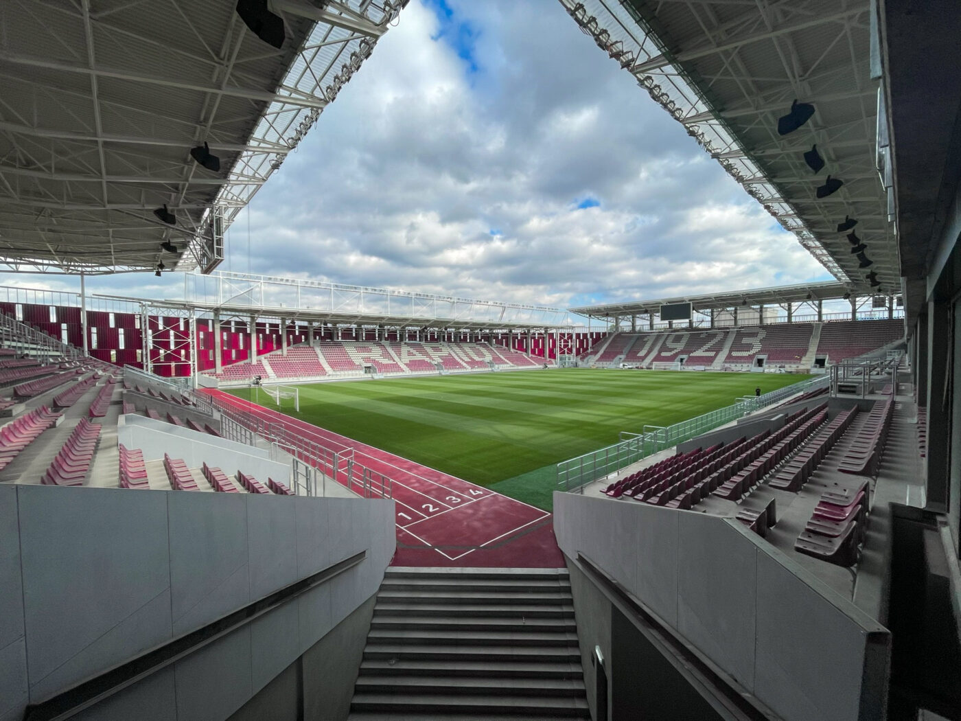 Ce este camera secretă de pe stadionul Giulești, pe care polițiștii au descoperit-o, chiar în timp ce mascații îl luau pe sus pe Daniel Niculae! Ce se întâmpla în ea