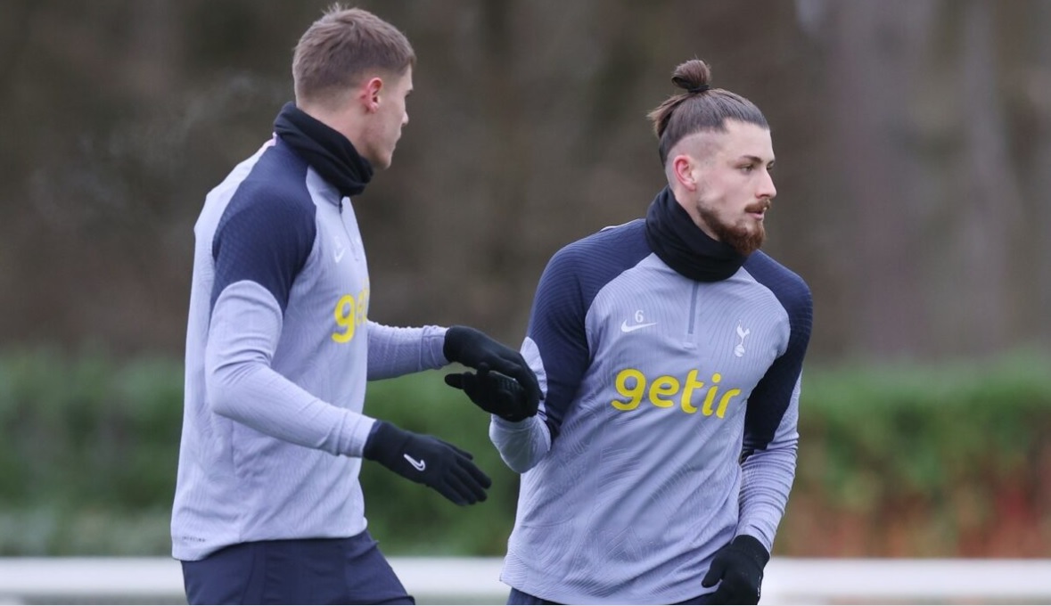 Ce îl va pune Ange Postecoglou pe Radu Drăgușin să facă în primul meci ca titular! Jurnalistul Charlie Eccleshare, de la The Athletic, are informații din interior: „Asta va fi tactica pentru el și Romero”
