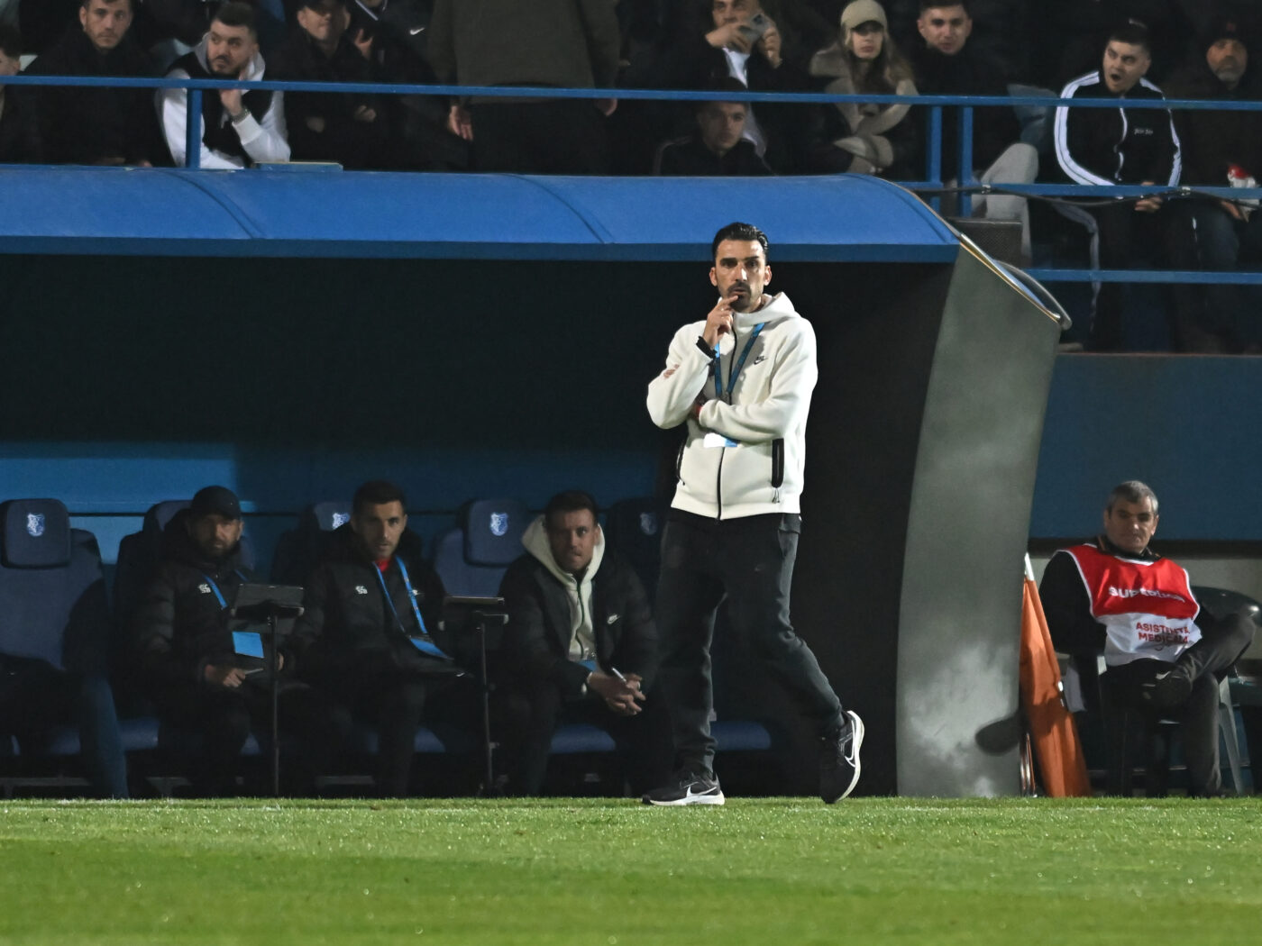 Cele 4 cuvinte pe care Elias Charalambous le-a spus, după Farul – FCSB 0-1, despre schimbarea lui Radaslavescu, făcută prin telecomandă de Gigi Becali