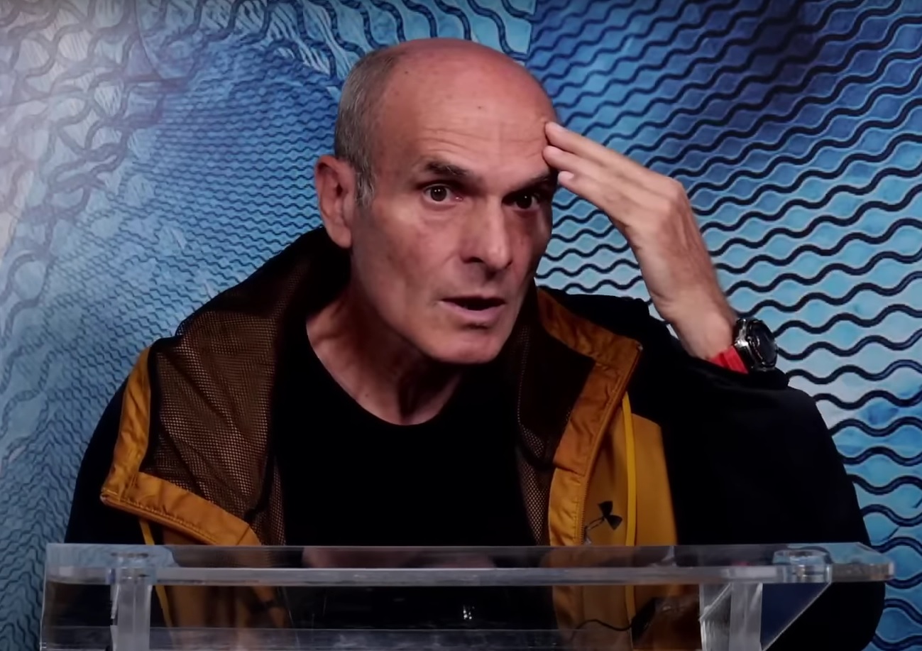 Cristian Tudor Popescu o calcă pe gât pe Caroline Wozniacki după ce a jignit-o pe Simona Halep și o numește „tractoristă”