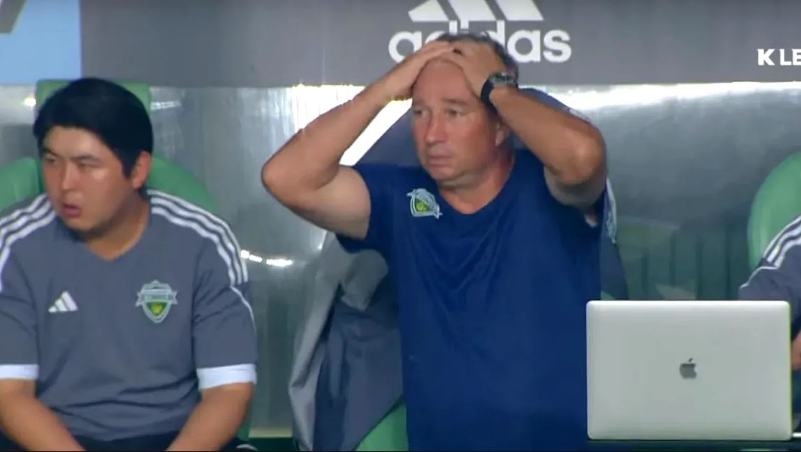 Dan Petrescu, gest controversat în Coreea de Sud! Explicația absolut aiuritoare a românului, care i-ar face invidioși și pe actorii din Las Fierbinți