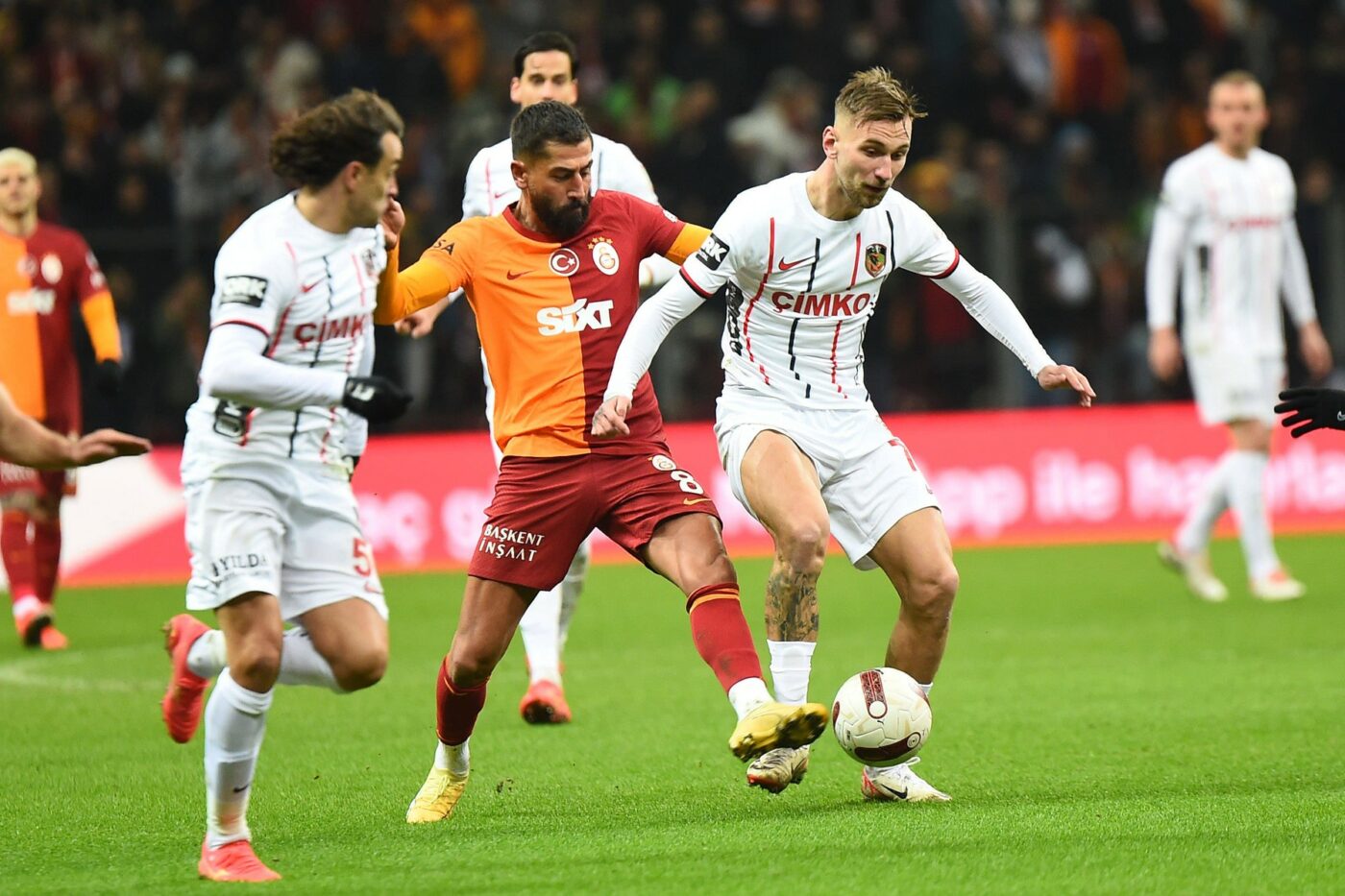 Denis Drăguș e ca și vândut de Standard! Belgienii au stabilit deja unde se duc milioanele de euro de pe transferul românului