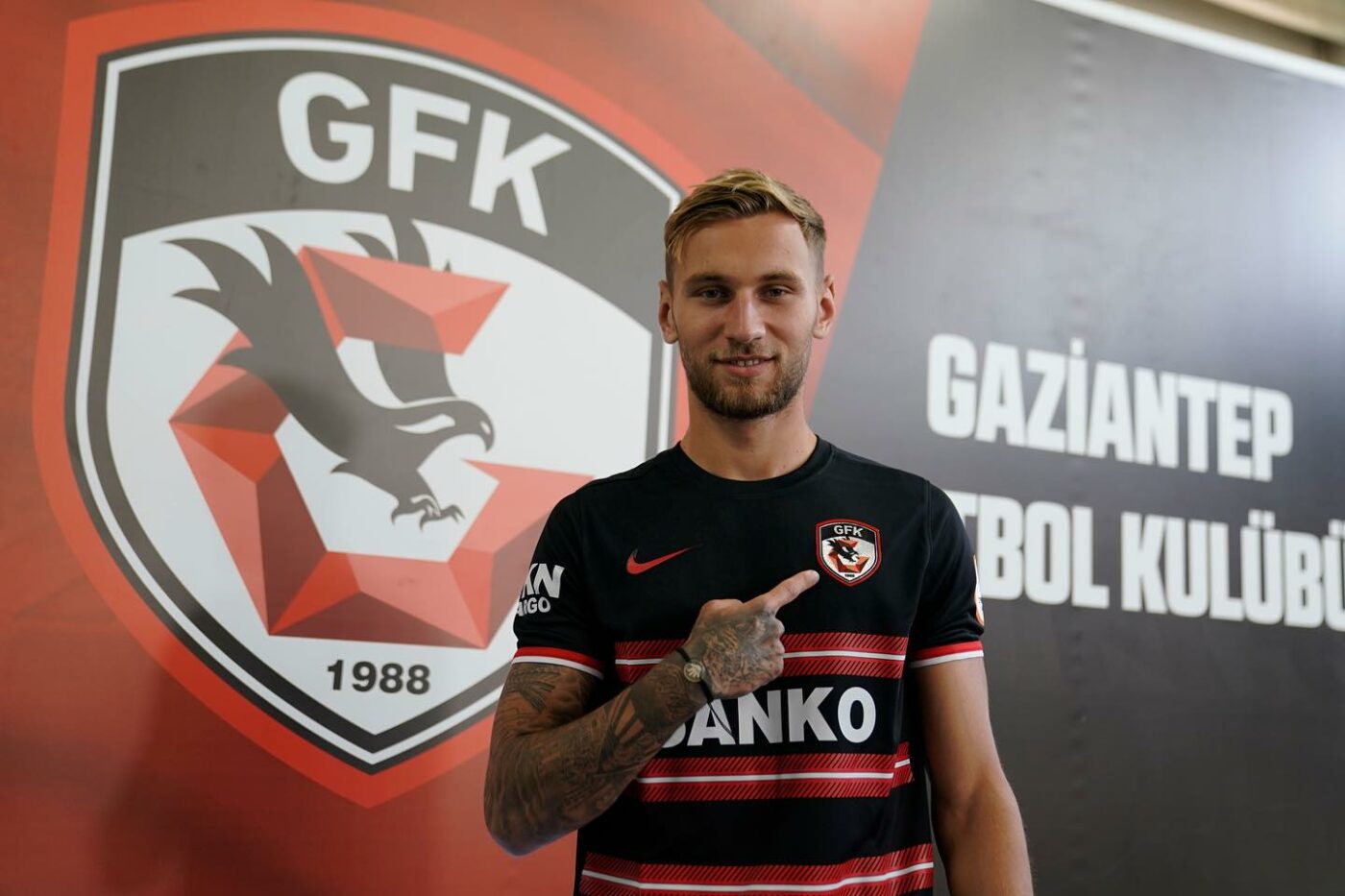 Englezii vin cu noi detalii despre transferul lui Denis Drăguș în Premier League! Au dat verdictul și e unul cât se poate de bun pentru atacantul român