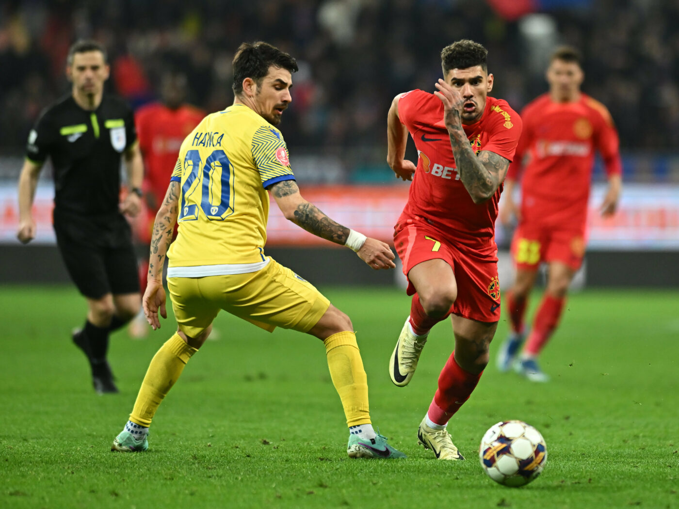 Transferul lui Florinel Coman la Stuttgart depinde de doi fotbalişti! Ce scriu nemții despre jucătorul FCSB