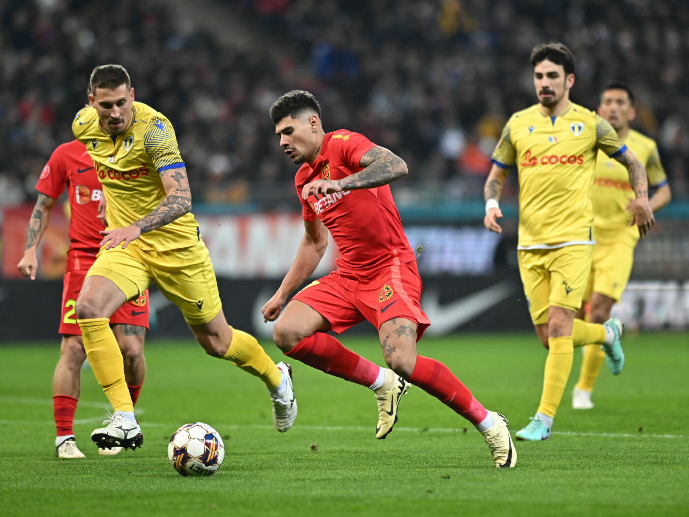 FCSB, la un pas să piardă meciul cu Petrolul la masa verde, din cauza unei decizii a lui Gigi Becali!