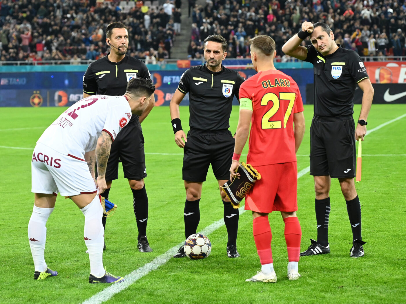 Cutremur în Superliga, iar noile stenograme sunt explozive! Daniel Niculae ar fi avut o înțelegere secretă cu arbitrul Sebastian Colțescu pentru ca Liviu Ungurean și fanii Rapidului să aprindă torțe: „Dați, bă, cu ce vreți!”