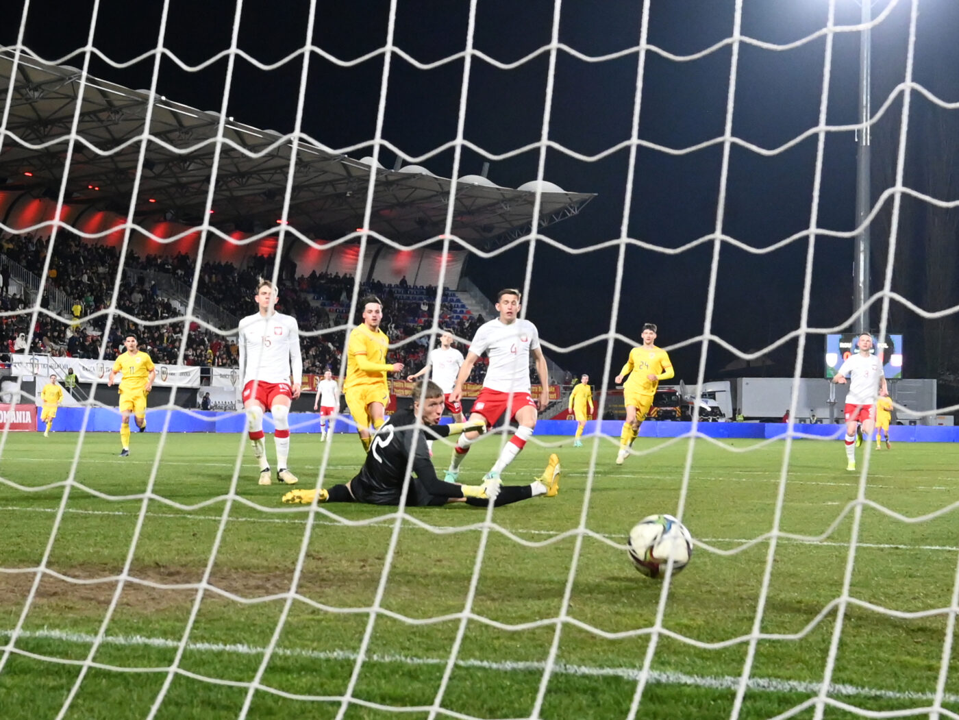 Fanii echipei naționale, ironie genială după gafa de zile mari a conducerii! Ce banner au putut să afișeze în timpul meciului, chiar la Tribuna 1