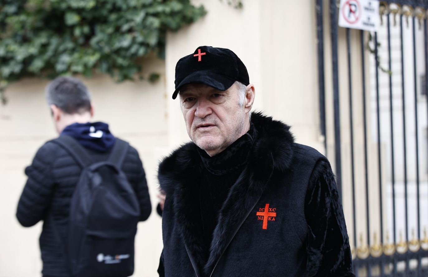 Gigi Becali a evacuat-o pe fiica Andei Călugăreanu din garsoniera unde o lăsase să stea din compasiune! Miliardarul milostiv s-a săturat să o țină în blocul său și, din interese imobiliare, a dat-o în stradă