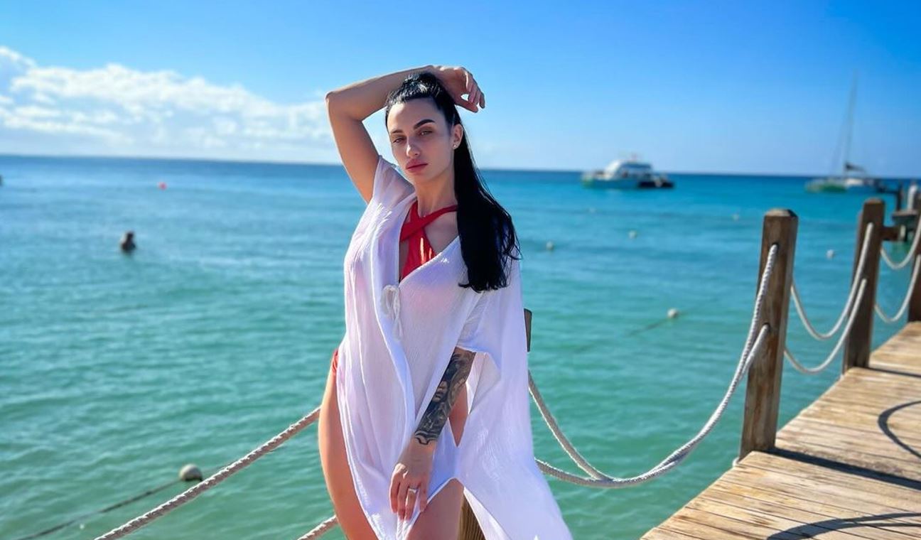 Gimnasta de la Survivor All Stars România, relație mult prea apropiată cu colegul ei de echipă, care e mai tânăr cu 8 ani ca ea! Vedetele de la PRO TV, bănuite că s-ar iubi în secret
