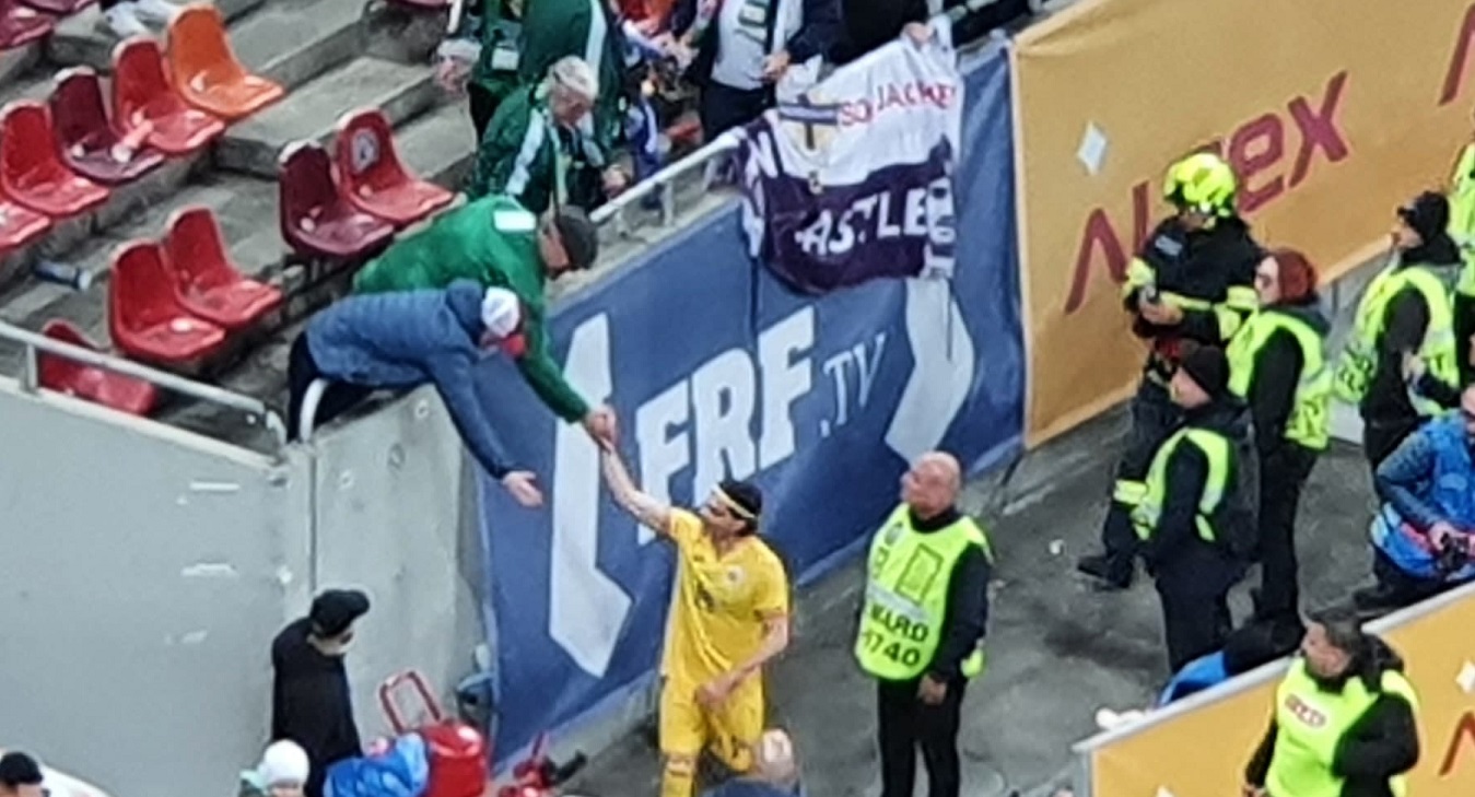 Ianis Hagi, gest de mare campion la finalul meciului României! E singurul jucător al tricolorilor care a făcut asta pe Arena Națională. FOTO